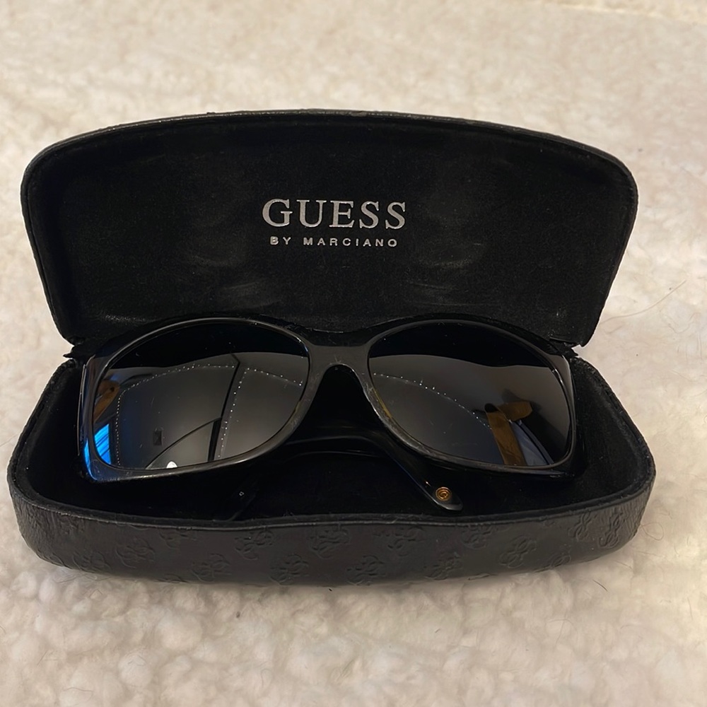 Guess sunglasses, non-prescription